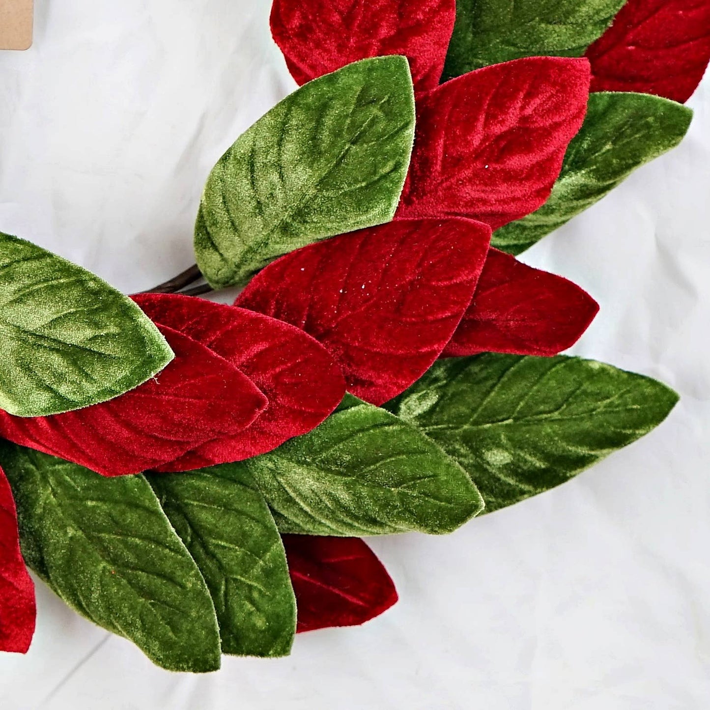 ISB73600- 18in Velvet Red Green Magnolia Lvs Wreath