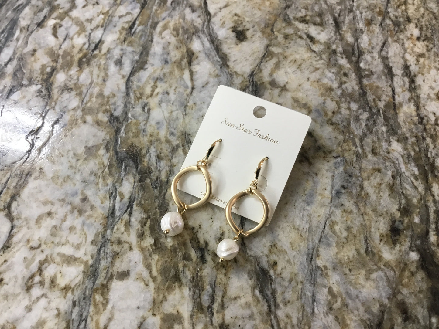 Gold / Fresh Water Pearl Drop Earring