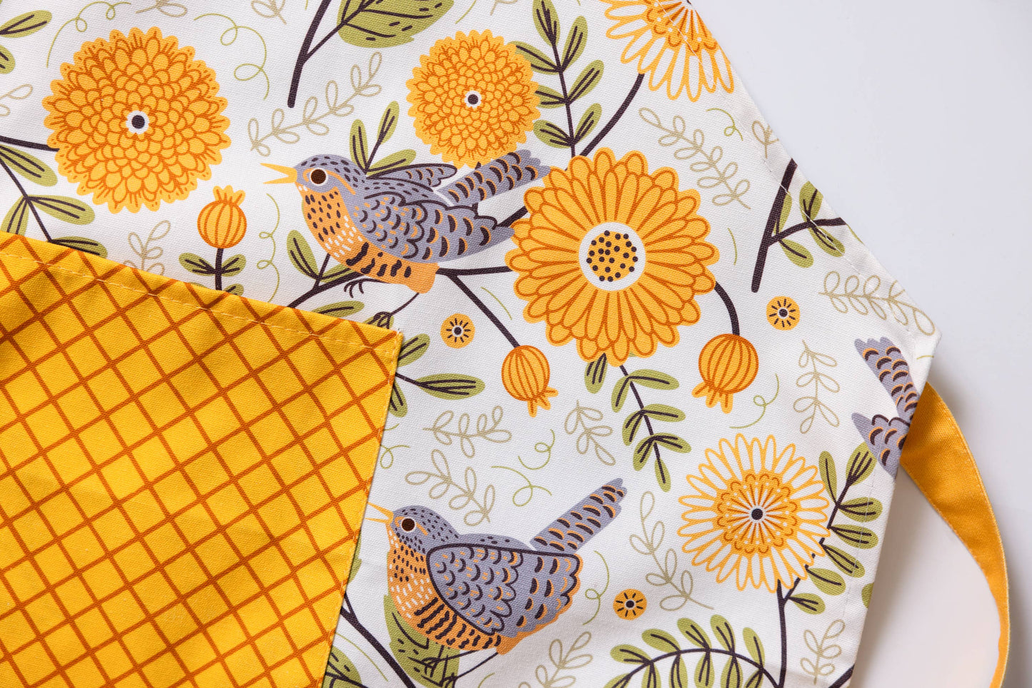 Mums & Robins Apron