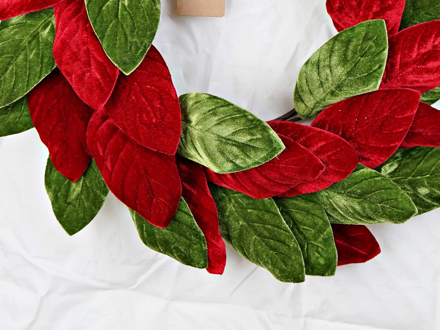 ISB73600- 18in Velvet Red Green Magnolia Lvs Wreath