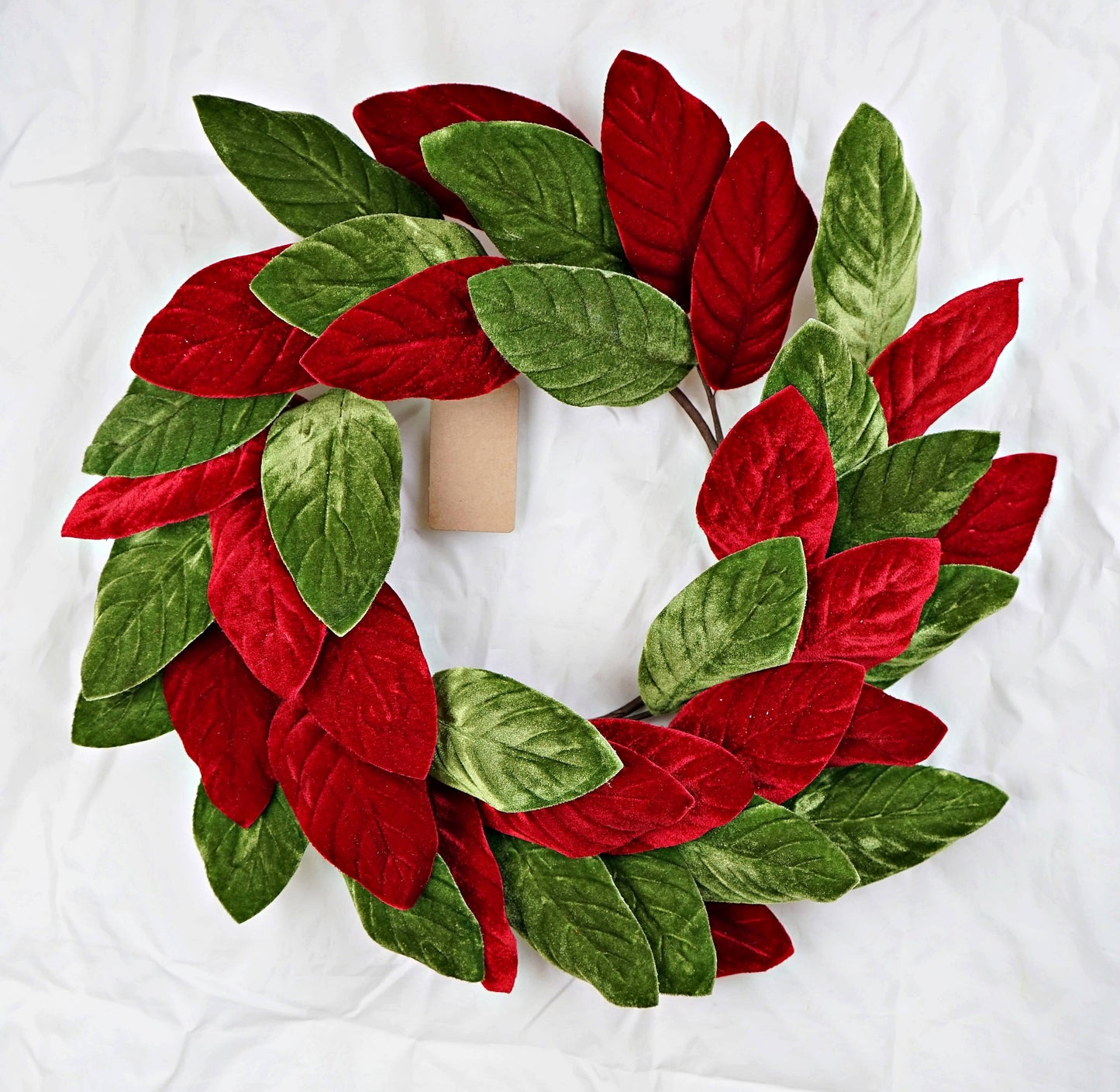 ISB73600- 18in Velvet Red Green Magnolia Lvs Wreath